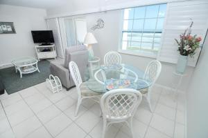Colony Beach Club 126