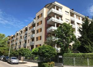 Harmony Apartments - Balcony, AC, Free Parking, Metro, Self Check-In