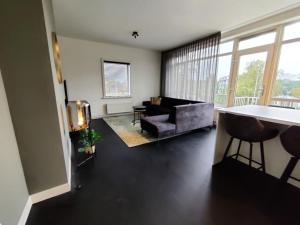 k50159 Spacious and modern apartment near the city center, free parking