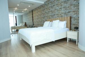 Lovely One Plus One BDROOM-836