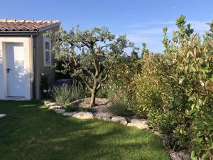 Villas La maison Adriel - Villa recente avec jardin et piscine : photos des chambres