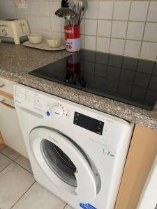 Joli appart Port Azur Climatisé à GOLFE -JUAN en front de mer