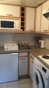 Joli appart Port Azur Climatisé à GOLFE -JUAN en front de mer