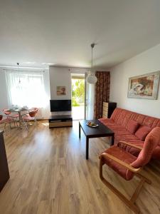 Apartament z garażem i ogrodem