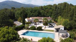 Villas 06Z - Exceptional setting, large terraces, 17x7 m swimming pool, 8,000 m garden : photos des chambres