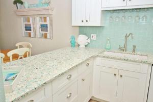 Sea Coast Gardens III 105