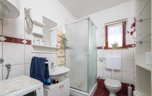 3 Bedroom Awesome Apartment In Fazana