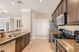 Warm Suburban 3BR Townhome near DT