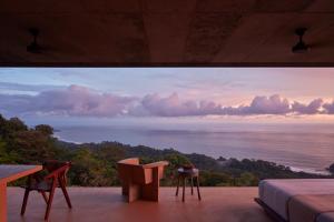 ACHIOTÉ Architectural Gem - Adults Only