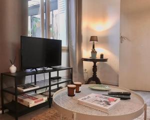 Le Patio, Climatisation Terrasse Wi-Fi Netflix 15 mn coeur de ville