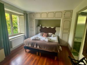 Hotels Les Moulins Du Duc ECOLODGE : photos des chambres