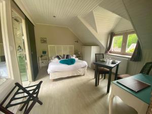 Hotels Les Moulins Du Duc ECOLODGE : photos des chambres