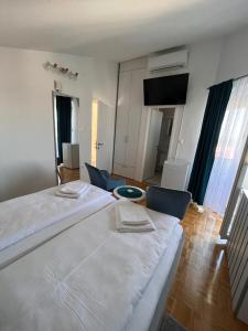 Villa Rosa Rooms 