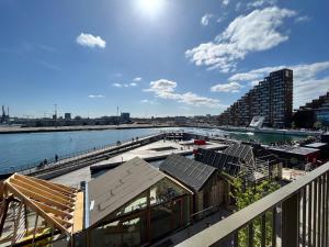 Apartment directly to seafront of Bassin 7 with big balcony and free parking