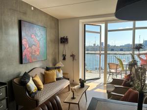 Apartment directly to seafront of Bassin 7 with big balcony and free parking