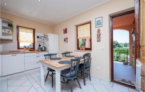 3 Bedroom Awesome Apartment In Fazana