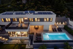 Luxury, seafront Villa IVAN with heated pool only 100m from beach