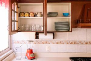 Spacious artsy home with fast WiFi