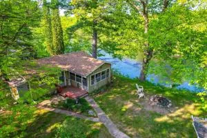 Riverfront Nature Getaway Near Downtown Pine City! - North Branch