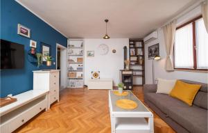 3 Bedroom Awesome Apartment In Fazana 