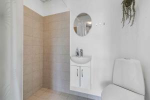 Holiday Home With Outdoor Jacuzzi And Shelter