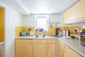 Garden flat on leafy Cator Estate in Blackheath