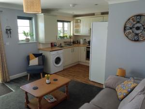 Cozy Courtyard Apt Explore & Relax Free Parking