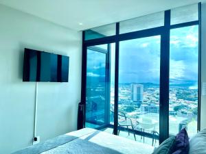 Amazing views SJO, Cozy, Equipped. 247 Concierge