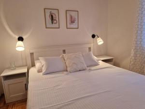 Apartments with swimming pool Zrnovo, Korcula - 21436