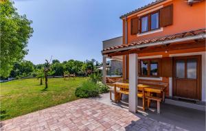 Amazing Apartment In Pula With Wifi