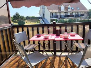 Duplex en front de mer avec balcon à Merville-Franceville-Plage - FR-1-465-99