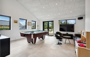 Gorgeous Home In Tarm With Wifi