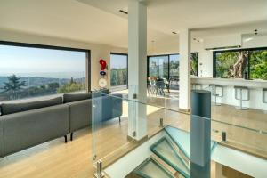 Villas 3 Bedroom renovated villa with astonishing sea view : photos des chambres