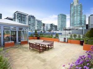 Spacious apartment minutes from the CBD