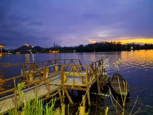 LakeSide Homestay Srinagar