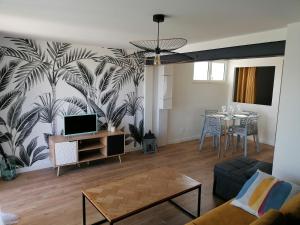 Appartements Logement entier independant dans une maison calme avec jardin barbecue face aux vignes pouvant accueillir cette personne tres bien si tu es a 5 minutes de Saint-Emilion 5 minutes du centre-ville de Libourne et 5 minutes de l'hopital : photos des chambres