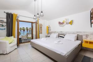 Villa Maravilla - Steps to Beach and Bakalis