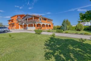 Apartments Danka with Shared Pool