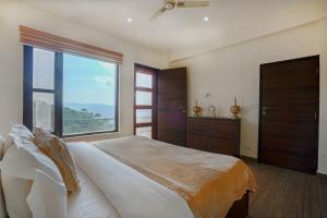 SaffronStays Summer Estate - 3BR hill-view villa with verandah, farm dining, treks & live BBQ under starry skies