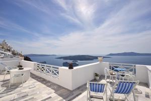 Amphitheater Cave Houses