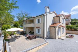 Seafront Maris by EL-PI TOURS