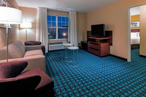 One Bedroom King Suite with 1 King Bed & Sofa Bed room in Fairfield Inn Kansas City Downtown/Union Hill