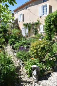 B&B / Chambres d'hotes L'Occitania Chambre d'hotes : photos des chambres