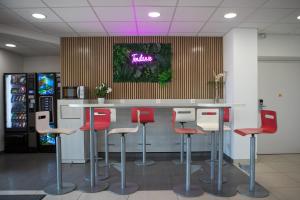 Hotels The Originals Access,Tendance Hotel, Saint-Etienne : photos des chambres