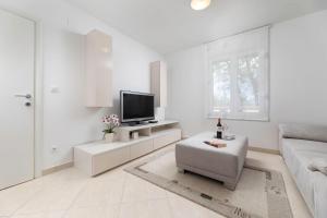 Seafront Maris by EL-PI TOURS