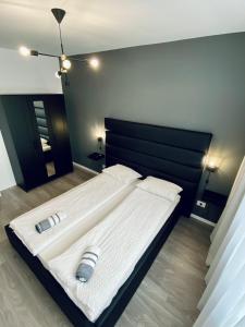 HappyHome Central Deluxe Apartments