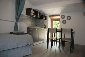 B&B / Chambres d'hotes Au Jardin Retrouve : photos des chambres