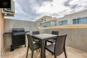 Duplex penthouse in St. Julians with Views & BBQ by 360 Estates