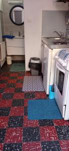 Appart indépendant, 1 lit deux personnes et 1 appoint Piscine Jardin Direct Gare Aéroport et jardin