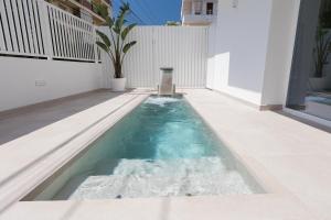 Bossa Bay Suites with Private Pool - MC Apartments Ibiza